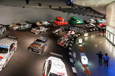 Музей Mercedes-Benz — один из самых крупных автомобильных экспозиций мира.