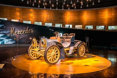 Музей Mercedes-Benz — один из самых крупных автомобильных экспозиций мира.