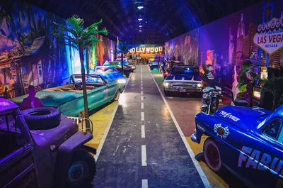 Музей автомобилей в Санкт-Петербурге. Интерактивный американский музей  ретро автомобилей route 66