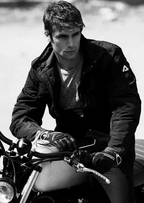 Красивые фотографии мужчин на мотоциклах в Full HD