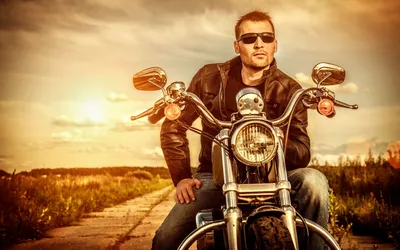 Завораживающие картинки мужчины на мотоцикле