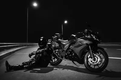 Фоны На мотоцикле ночью в WebP формате и высоком разрешении