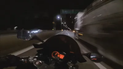 Впечатляющие кадры ночного мотоцикла в фото