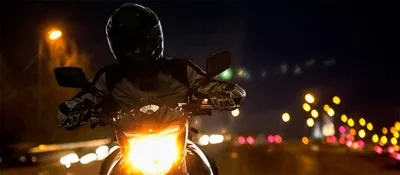 Новое изображение На мотоцикле ночью в формате 4K