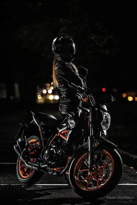 Автоарты мотоциклов на ночном фоне