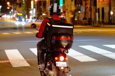 Картинка с мотоциклом ночью: full HD рисунок