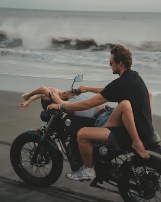 Фотографии мотоциклов с влюбленными: скачать бесплатно в HD
