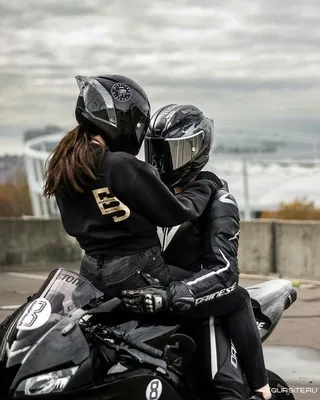 Мотоциклы и романтика: новые фотографии для вашего экрана