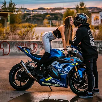 Фото мотоцикла с влюбленными: HD изображения для вашего экрана