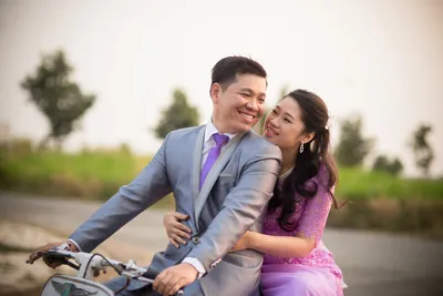 Дух свободы: красивые кадры мотоцикла с влюбленной парой