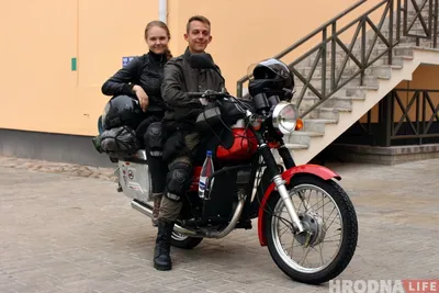 Встречайте приключения вдвоем: удивительные кадры мотоцикла с парой