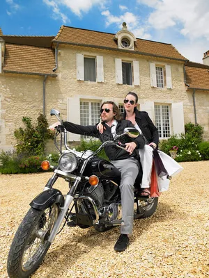 Романтическая фотография пары на мотоцикле (PNG)