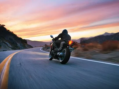 Ветер в волосах: фото на мотоцикле