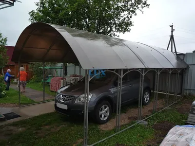 Навес односкатный для авто из поликарбоната и металла - купить по цене  113960 рублей в Москве