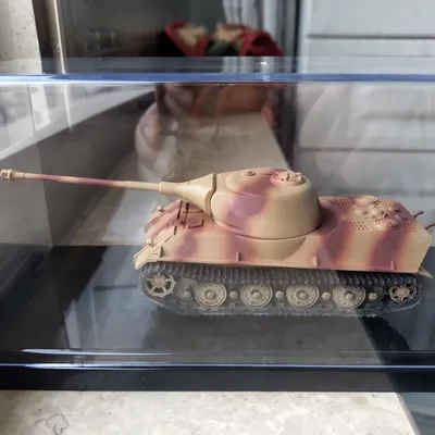 Модель танка LÖWE, с подставкой – купить в 33 Хобби