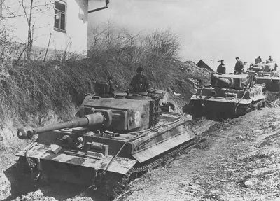 Тяжелый немецкий танк \"Тигр\" стоковое фото ©ratpack2 329994188