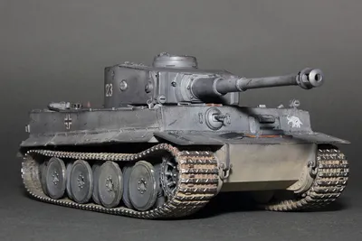 Немецкие танки «Тигр» с десантом на борту на советско-германском фронте —  военное фото