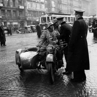 Фотоаппараты и немецкие мотоциклы второй мировой: арт-фотография в сочетании с историей