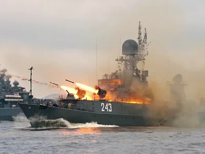 Новые корабли на параде в честь Дня ВМФ России 2023 в Санкт-Петербурге -  YouTube