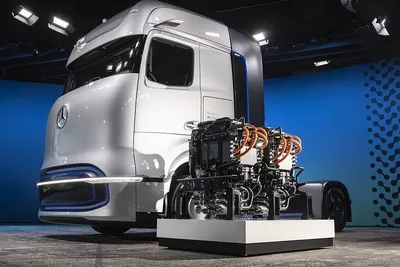Так будет выглядеть новый грузовик Mercedes Actros с 900-сильным водородным  двигателем | В РЕЙСЕ | Дзен