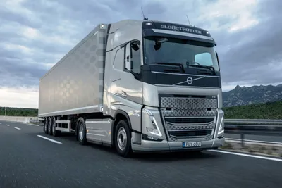 С планшетами, но без видеозеркал: презентована обновленная гамма грузовиков  Volvo — Авторевю