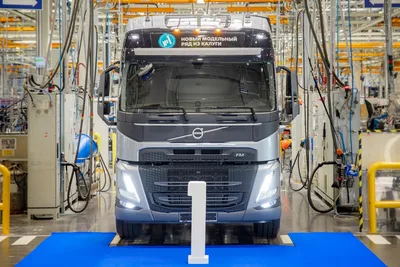 С планшетами, но без видеозеркал: презентована обновленная гамма грузовиков  Volvo — Авторевю