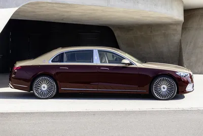 FRANKFURT, GERMANY - SEPT 2019: Silver Black New MERCEDES-BENZ MAYBACH S  650 PULLMAN VV 222 , IAA International Motor Show Auto Exhibtion.  Фотография, картинки, изображения и сток-фотография без роялти. Image  142492361