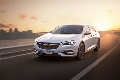 Обновленный Opel Insignia: подкорректированная внешность и новые фары