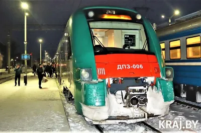 Поезд Минск–Полоцк–Минск на один день стал Рождественским экспрессом:  пассажиров поздравляли сказочные персонажи