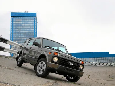 2009 Lada Niva | This brochure, in Russian, does not use the… | Flickr