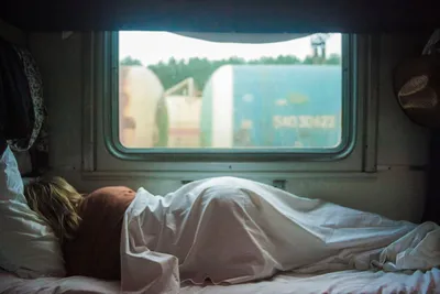 Что рекомендуется брать с собой в поезд: необходимые вещи, которые стоит  захватить в дорогу — Яндекс Путешествия