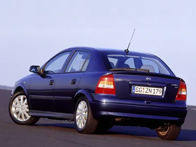 File:Opel Astra 1.6 1998 (15520861842).jpg - Wikimedia Commons
