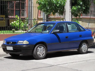 File:Opel Astra 1.4 GLS 1998 (16003450571).jpg - Wikimedia Commons