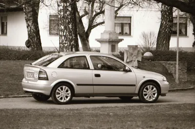 File:Zu Opel Astra G Start ILFORD HP5 1998 bw.jpg - Wikimedia Commons