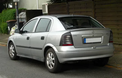 File:Opel Astra 1.6 16V Edition 2000 (G) – Heckansicht, 27. April 2011,  Velbert.jpg - Wikimedia Commons