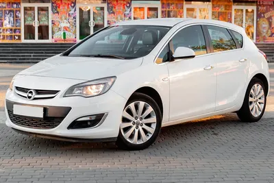 Аренда Opel Astra белый с водителем в Москве, цена от 750 р/ч
