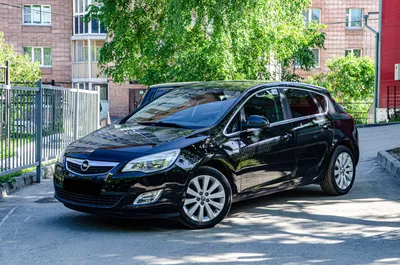 Opel Astra 2013 г.в., 1.6 литра, Привет всем), автомат AT, Черный металлик,  бензин, передний привод, COSMO