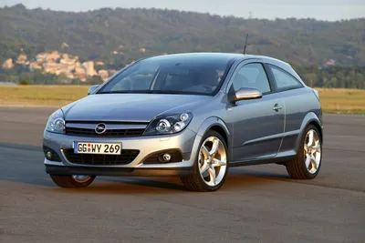 Opel Astra GTC (2007) - picture 1 of 9