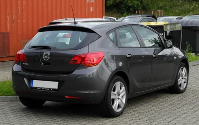 File:Opel Astra (J) – Heckansicht, 21. Juni 2011, Heiligenhaus.jpg -  Wikimedia Commons