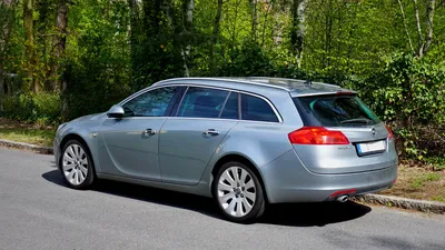 File:Opel Insignia 5 touring.jpg - Wikimedia Commons