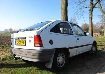 File:1988 Opel Kadett 1.3N Club.jpg - Wikimedia Commons