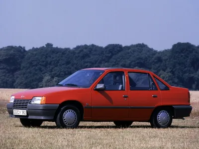 Купить б/у Opel Kadett E 1.3 MT (60 л.с.) бензин механика в Рязанской:  жёлтый Опель Кадет E седан 1985 года по цене 120 000 рублей на Авто.ру