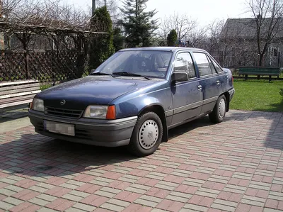 File:Opel Kadett E sedan.JPG - Wikipedia