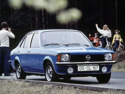 Opel Kadett рестайлинг 1989, 1990, 1991, седан, 6 поколение, E технические  характеристики и комплектации