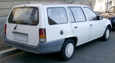 Примета эпохи: Opel Kadett E Caravan Club / Minichamps / Масштабные модели  автомобилей нашего двора - YouTube