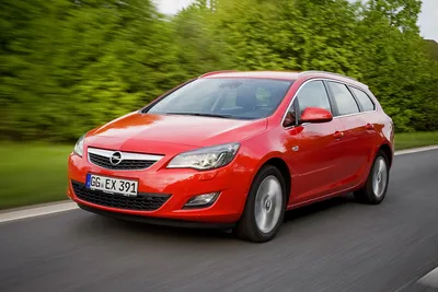 Сравнение Opel Astra и Volkswagen Beetle по характеристикам, стоимости  покупки и обслуживания. Что лучше - Опель Астра или Фольксваген Битл