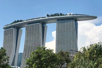 Легендарный отель «Марина Бей Сандс» в Сингапуре