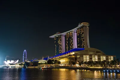 Сингапур. Marina Bay Sands снизу вверх.