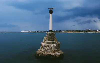 В Севастополе просят запретить купание у Памятника затопленным кораблям |  ForPost