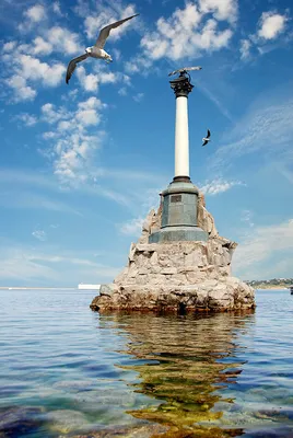 Памятник Затопленным кораблям: где находится, описание, история